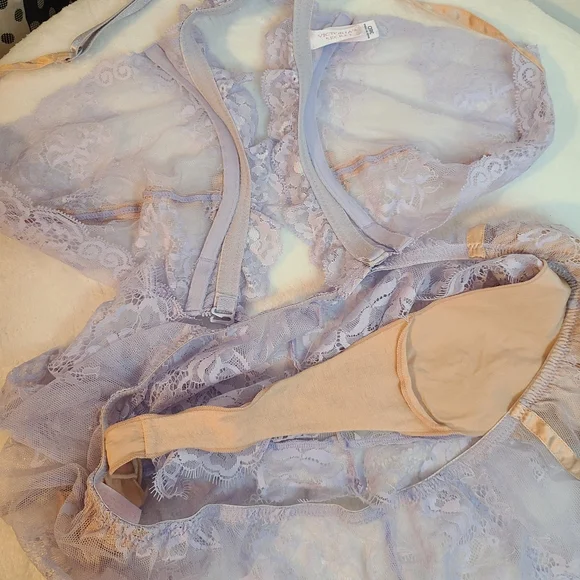 VTG Victoria's Secret Silk Lace Bra/ Panty Set Size 36D/Lg